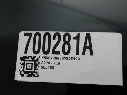 Used 2024 Kia Seltos EX FWD image 38