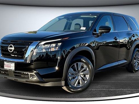 New 2025 Nissan Pathfinder S image 2