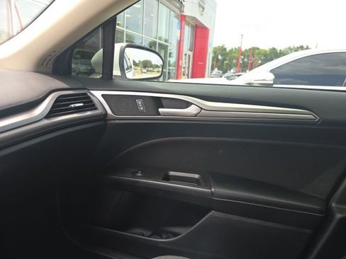 Used 2020 Ford Fusion SE FWD image 21