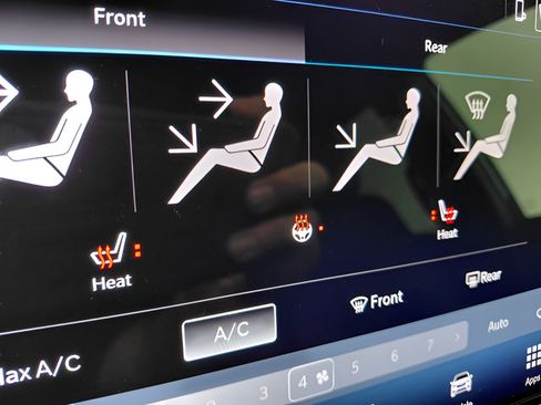 Used 2025 Chrysler Pacifica Select FWD image 7