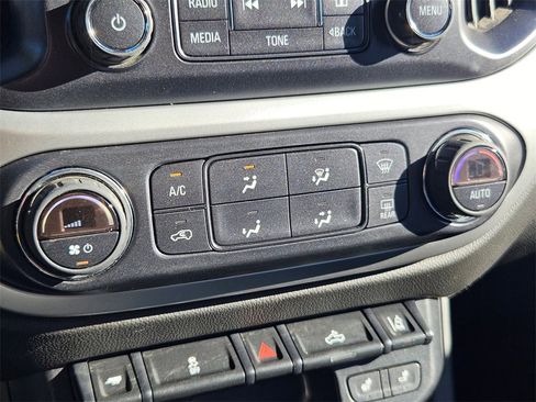 Used 2015 Chevrolet Colorado LT w/ Luxury Package image 27