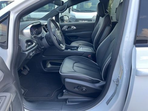 New 2026 Chrysler Pacifica Limited w/ S Appearance Package image 20