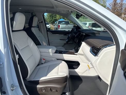 New 2026 GMC Acadia Denali w/ Super Cruise Package image 15