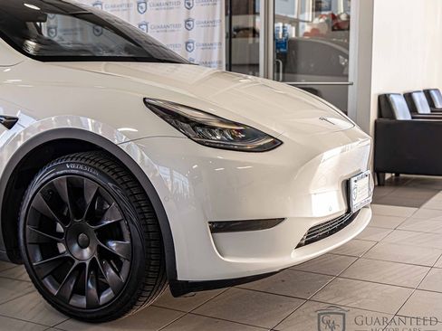 Used 2020 Tesla Model Y Long Range image 3