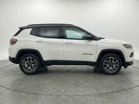 Used 2025 Jeep Compass Trailhawk image 11