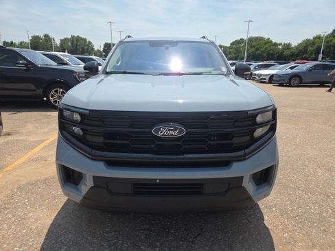 Used 2025 Ford Expedition Active AWD/4WD image 8