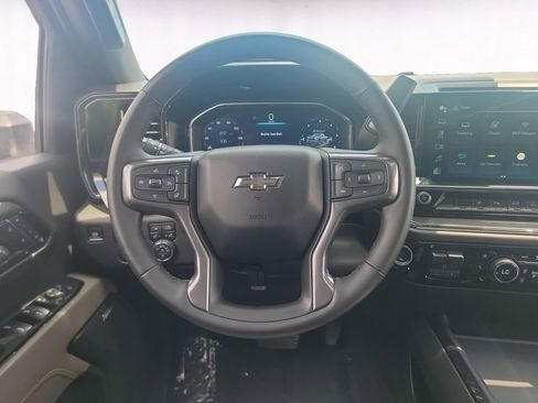 Used 2024 Chevrolet Silverado 2500 ZR2 w/ Technology Package AWD/4WD image 12