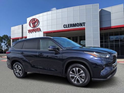 Used 2022 Toyota Highlander XLE FWD image 1