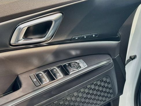 Certified 2025 Kia Carnival SX w/ SX Dark Edition Package FWD image 21