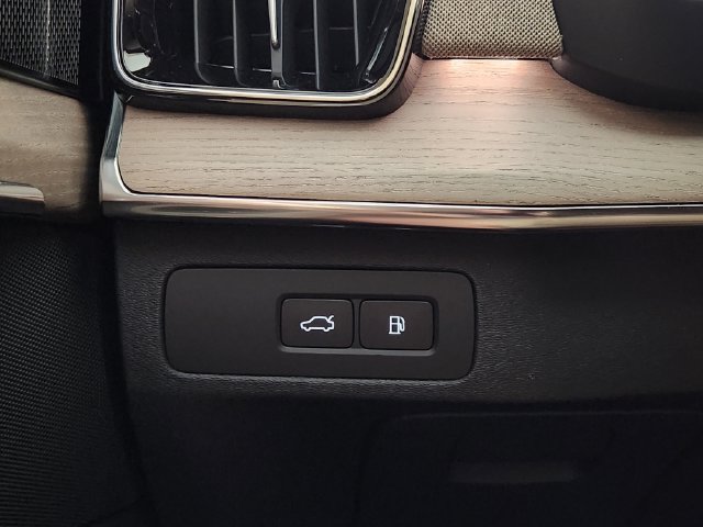 New 2026 Volvo XC90 T8 Plus w/ Protection Package Premier AWD/4WD image 22