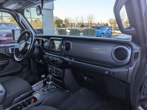 Used 2022 Jeep Gladiator Willys image 17
