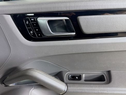Used 2019 Porsche Cayenne Turbo image 29