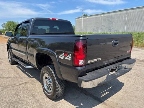 Used 2005 GMC Sierra 2500 SLE w/ Snow Plow Prep Package AWD/4WD image 5