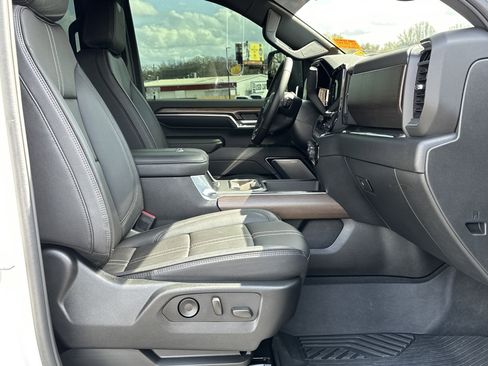 Used 2024 Chevrolet Silverado 2500 High Country w/ High Country Premium Package image 12