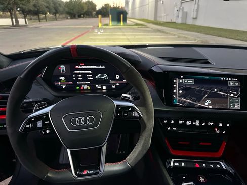 Used 2023 Audi RS e-tron GT image 40