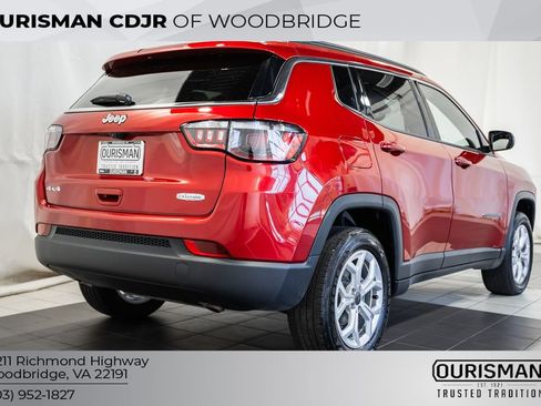 Certified 2025 Jeep Compass Latitude w/ Sun & Sound Group AWD/4WD image 5