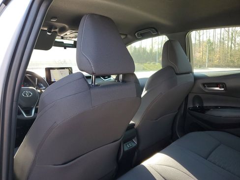 Used 2025 Toyota Corolla SE w/ SE Package image 10