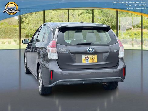 Used 2016 Toyota Prius V Five FWD image 7