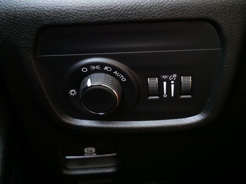 Used 2023 Jeep Grand Cherokee Altitude AWD/4WD image 26