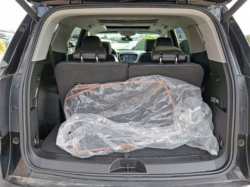 Used 2022 GMC Acadia AT4 w/ Technology Package image 30