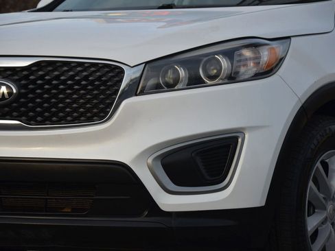 Used 2018 Kia Sorento LX image 34