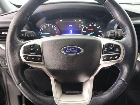 Used 2022 Ford Explorer XLT RWD image 3