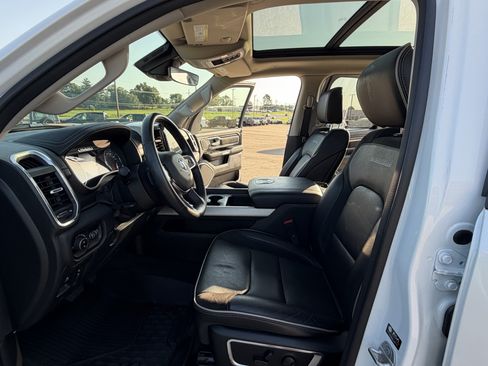 Used 2022 RAM 1500 Laramie AWD/4WD image 17
