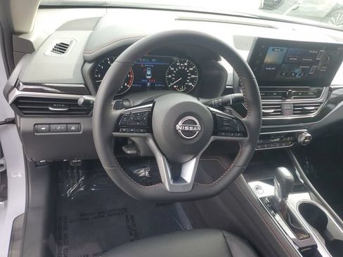Used 2025 Nissan Altima 2.5 SR w/ SR Premium Package FWD image 16