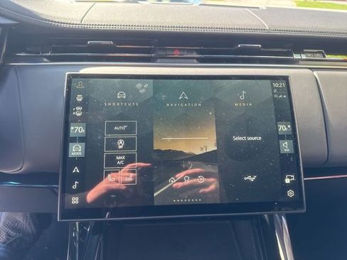 Used 2025 Land Rover Range Rover Sport SE AWD/4WD image 14