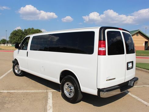 Used 2024 Chevrolet Express 3500 LT w/ LT Preferred Equipment Group RWD image 3