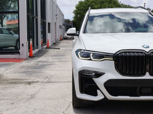 Used 2021 BMW X7 M50i AWD/4WD image 19