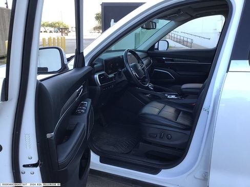 Used 2024 Kia Telluride EX w/ EX Captain's Chair Package FWD image 8