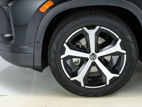 New 2026 Volkswagen Tiguan SE image 43