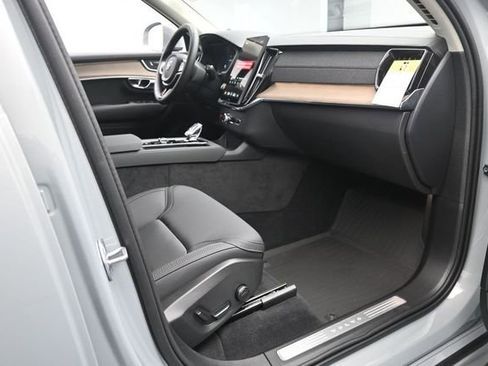 New 2026 Volvo XC90 B5 Plus w/ Protection Package Premier AWD/4WD image 30