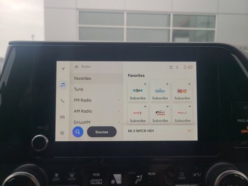 Used 2024 Toyota Highlander LE image 29