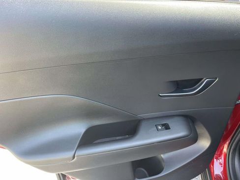 Used 2025 Hyundai Kona SEL FWD image 11