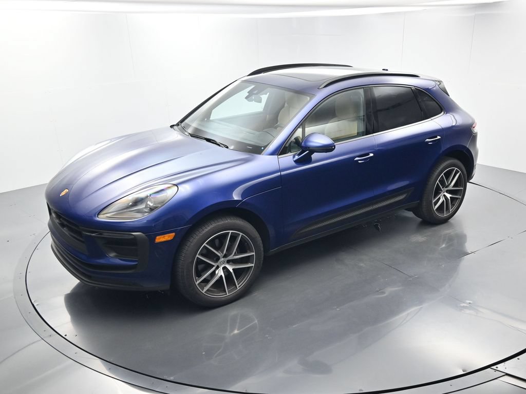 Certified 2025 Porsche Macan AWD/4WD image 32