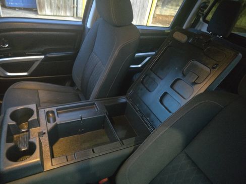 Used 2017 Nissan Titan SV image 39