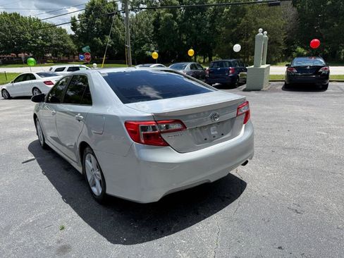 Used 2012 Toyota Camry SE w/ Leather Pkg FWD image 6