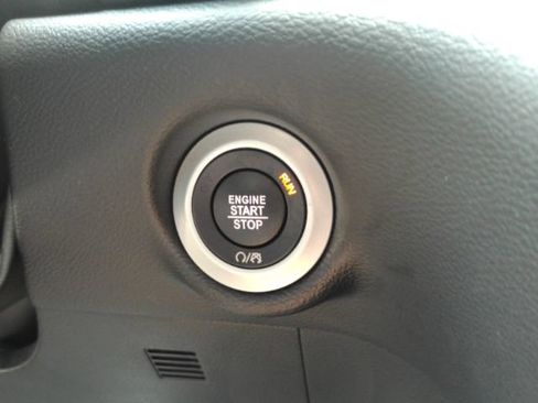 Used 2025 Chrysler Pacifica Select FWD image 48