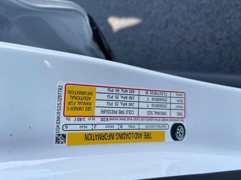 Used 2025 GMC Acadia Elevation FWD image 25