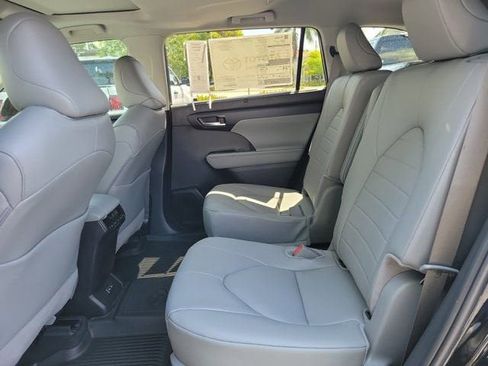 New 2026 Toyota Highlander XLE AWD/4WD image 6