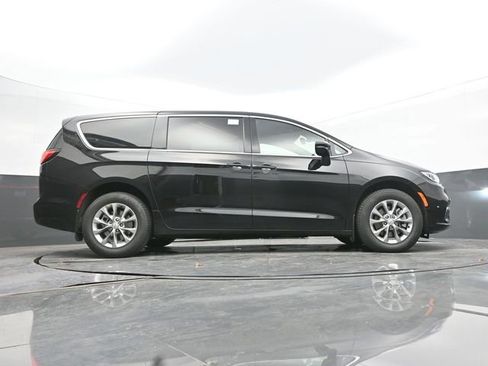 New 2026 Chrysler Pacifica Limited w/ Uconnect Theater Family Group image 58