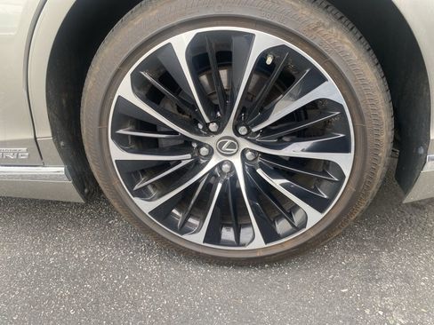 Used 2022 Lexus LS 500h AWD w/ Luxury Package image 6