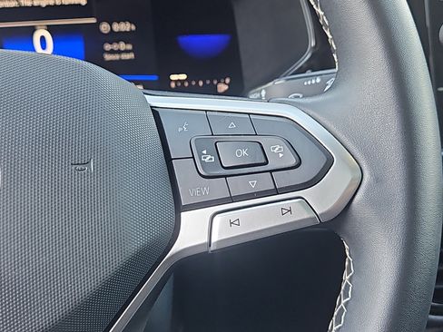 Certified 2022 Volkswagen Taos SE w/ Panoramic Sunroof Package image 19