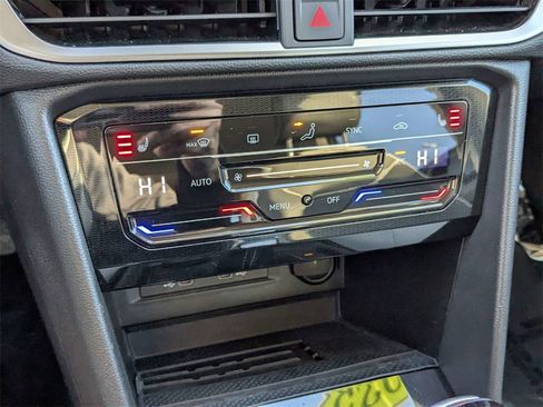 Used 2025 Volkswagen Taos SE image 23