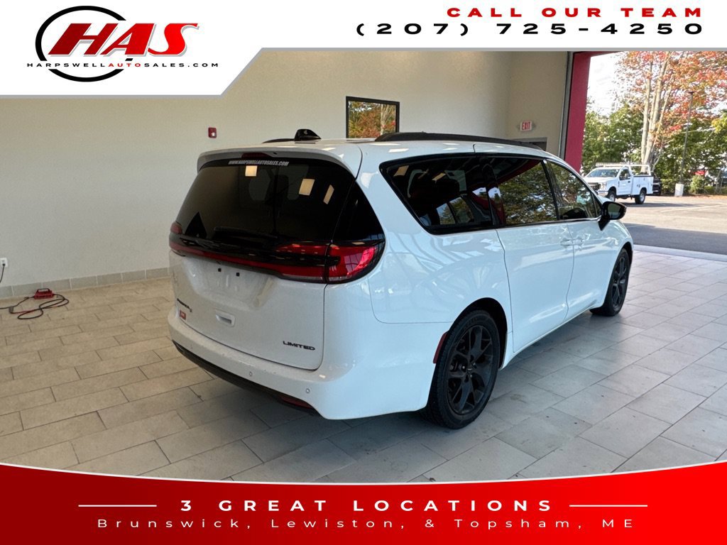 Used 2025 Chrysler Pacifica Limited FWD image 6