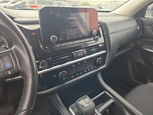 Used 2024 Nissan Pathfinder SV image 12