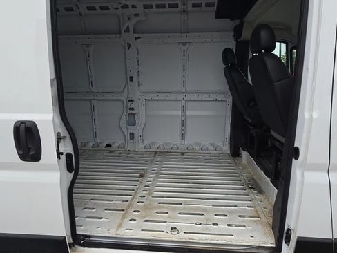 Used 2025 RAM ProMaster 2500 w/ Convenience Group FWD image 11
