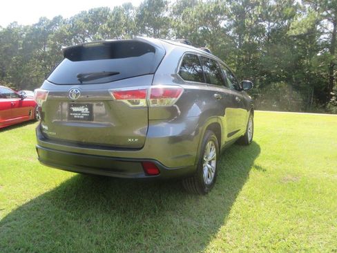 Used 2015 Toyota Highlander XLE FWD image 6